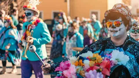 Sum&eacute;rgete en la riqueza cultural del Carnaval de Almod&oacute;var del R&iacute;o 