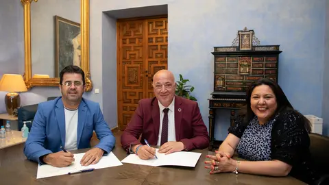 FOTO_Firma-Convenios-Cohesion-Social_Encinas-Reales_01-scaled