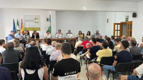 230712-Reunion-vecinal-en-Jauja-1-980x735