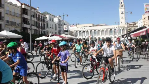 220922-Dia-Europeo-Sin-Coche-Semana-de-la-Movilidad-Ruta-en-bici-desde-colegios-e-ies-20-1-980x652