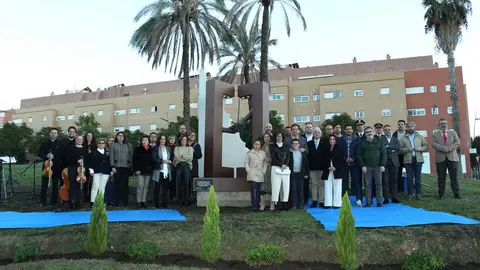 231107 INAUGURACI&Oacute;N ESCULTURA COVID 23 (1)