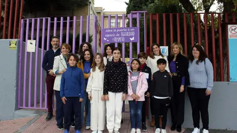 231109-PUERTA-VIOLETA-COLEGIO-EL-CARMEN-8-980x653 (1)