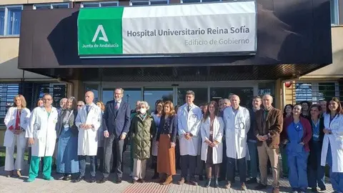 Autoridades, responsables, profesionales y pacientes en la presentaci&oacute;n del balance de donaci&oacute;n y trasplantes 2023 (1)