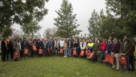 FOTO_-Jornada-de-entrega-de-semillas-de-variedades-horticolas-a-los-municipios-de-la-provincia_51-scaled (1)