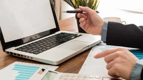 businessman-with-laptop-calculator-office (1)