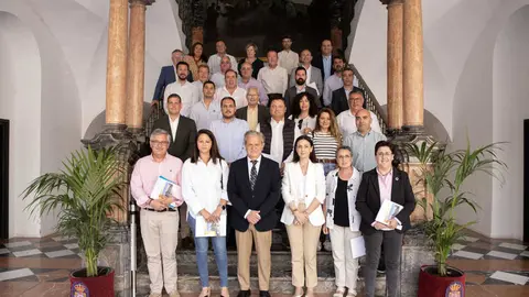 FOTO_Reunion-Grupo-Cinco_01-scaled (1)