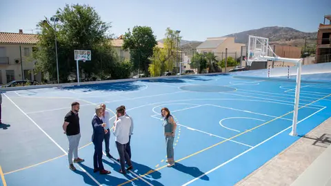 FOTO_Recepcion-de-las-obras-de-la-pista-deportiva-y-la-piscina-de-Luque_06-scaled (1)