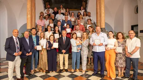FOTO_-Entrega-de-Premios-del-Concurso-Provincial-de-Patios-Rincones-y-Rejas-_24-scaled (1)