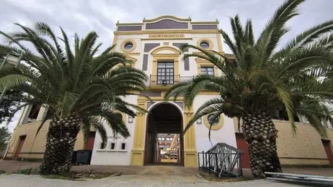 Plaza-de-Toros-de-Lucena-980x735 (1)