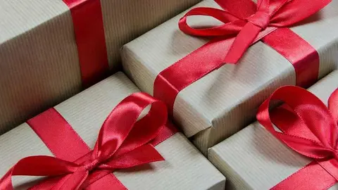 presents-6904620_1280 (1)