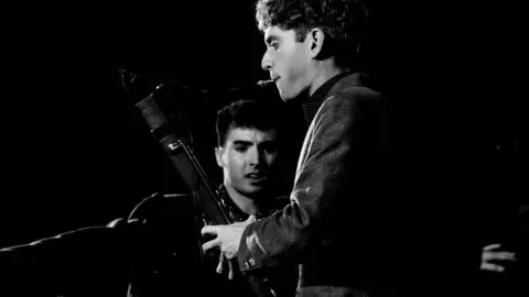 Ni&ntilde;o Ruven y V&iacute;ctor Mayol