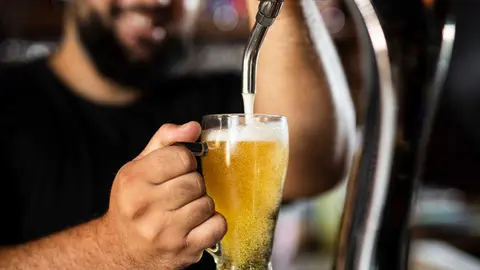 close-up-bartender-creating-delicious-drink (1)