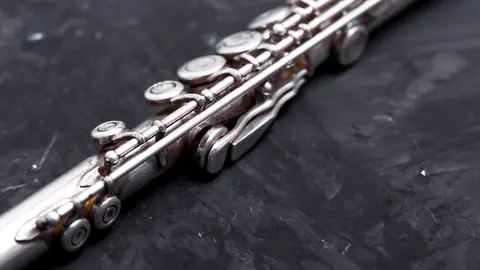 close-up-metal-flute (1)