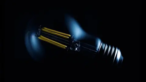 light-bulb-7688818_1280 (1)