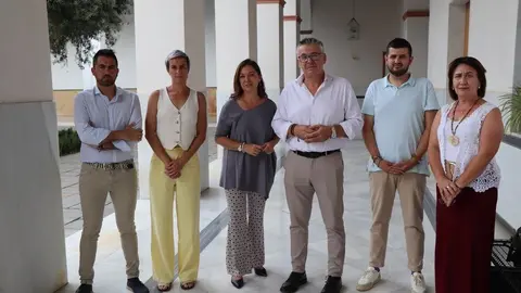 El equipo de gobierno municipal visita el parlamento, ayer (1)