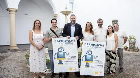 FOTO_PresentaciOn-de-la-I-EdiciOn-de-Cachivache-1-8 (1)