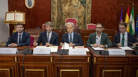 FOTO_Firma-convenio-ComitE-Oleicola-Internacional-scaled (1)