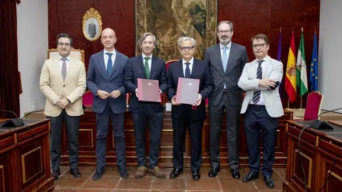 FOTO_ACTO-Convenio-con-IMIBIC_17-scaled (1)