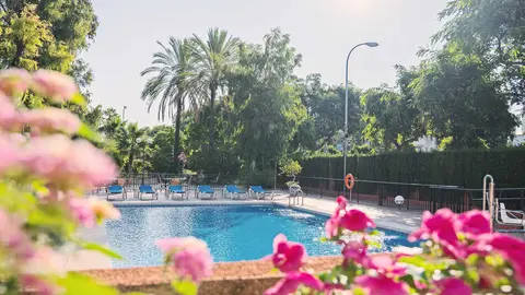 Piscina_de_la_residencia_Bouco_Puerto_Ban&uacute;s (1)