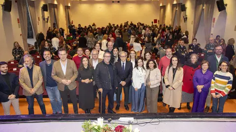 FOTO_-ConmemoraciOn-del-40Ao-Aniversario-de-los-Servicios-Sociales-Comunitarios-en-la-provincia-de-1-2 (1)