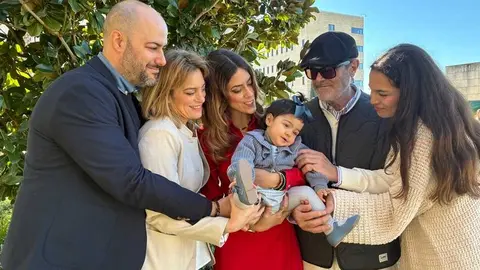 La familia de la ni&ntilde;a trasplantada (1)