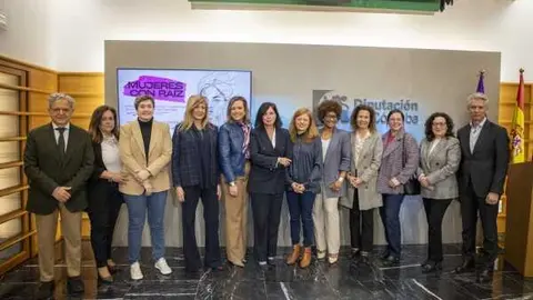 FOTO_PresentaciOn-del-programa-a__Mujeres-con-RaIza__-_16-scaled-wpcf_600x400