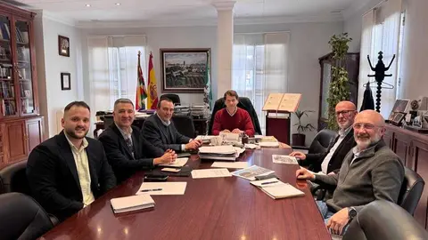 Reuni&oacute;n Ayuntamiento de Cabra y Endesa_(19-03-2026)_1 (1)