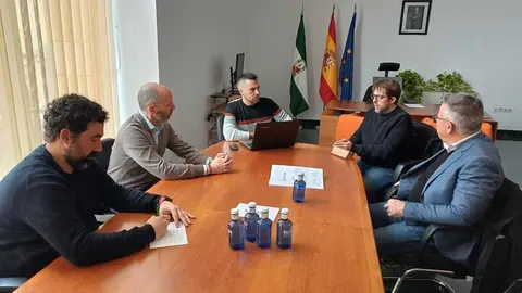 Reuni&oacute;n mantenida entre el alcalde de Izn&aacute;jar y delegado territorial de Cultura (1)