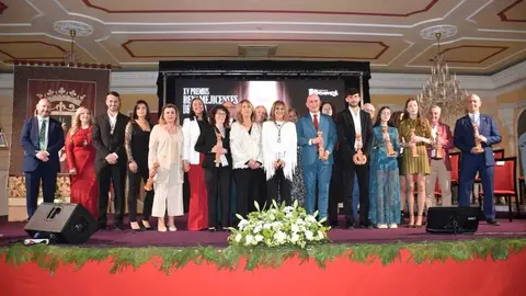 foto premiados y autoridades (1)