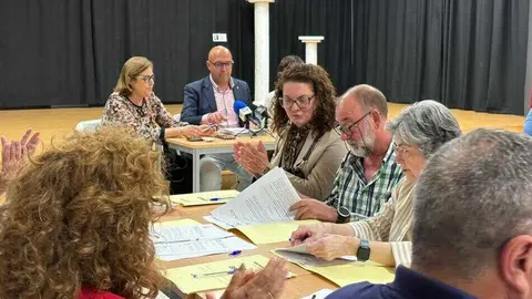 Firma de convenios nominativos entre el Ayuntamiento de Rute y colectivos locales_(30-04-2026)_5 (1)