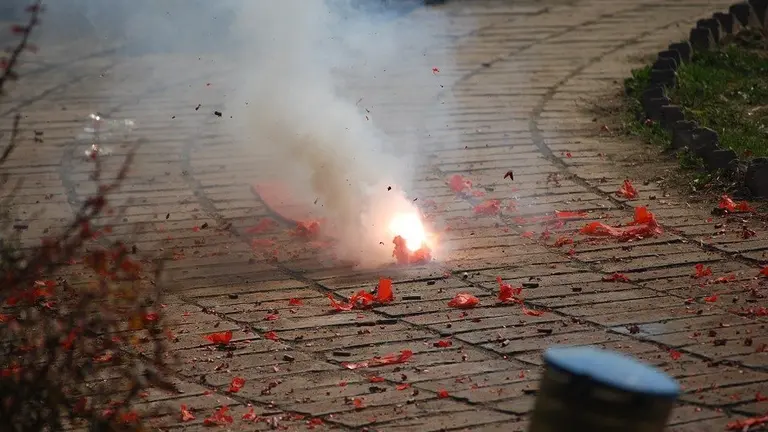 firecracker-17163_960_720
