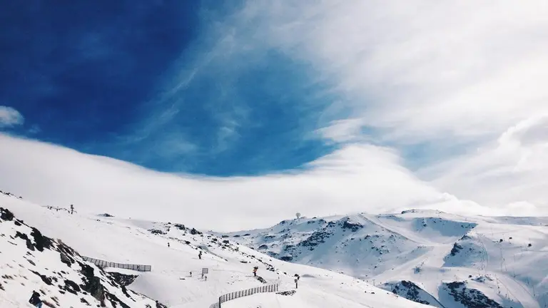 &Aacute;rea_de_esquiar_en_el_Parque_Natural_de_Sierra_Nevada