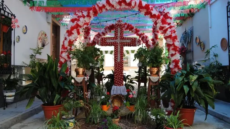 cruces-mayo-dona-mencia