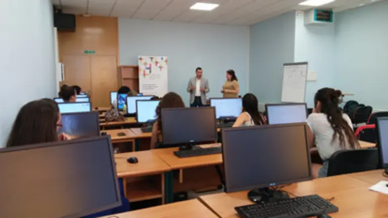 prensa_clusura_cursos_formacion_mujeres_06-2018