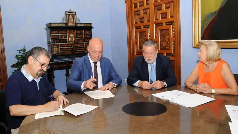 fotoconvenioamigosdeloscastillos