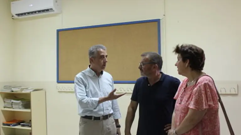 El alcalde de Lucena junto a Juan Manuel Sillero y Encarnaci&oacute;n Camacho_opt