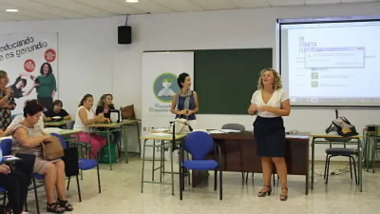 Mar Morales interviene en un curso de la delegaci&oacute;n (archivo)_opt