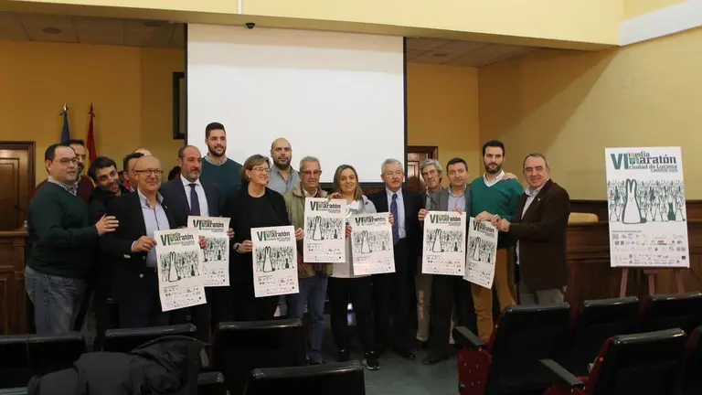 foto de familia patrocinadores y colaboradores media marat&oacute;n