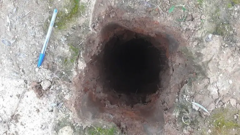 imagen del pozo a la llegada de Polic&iacute;a Local_opt (1)