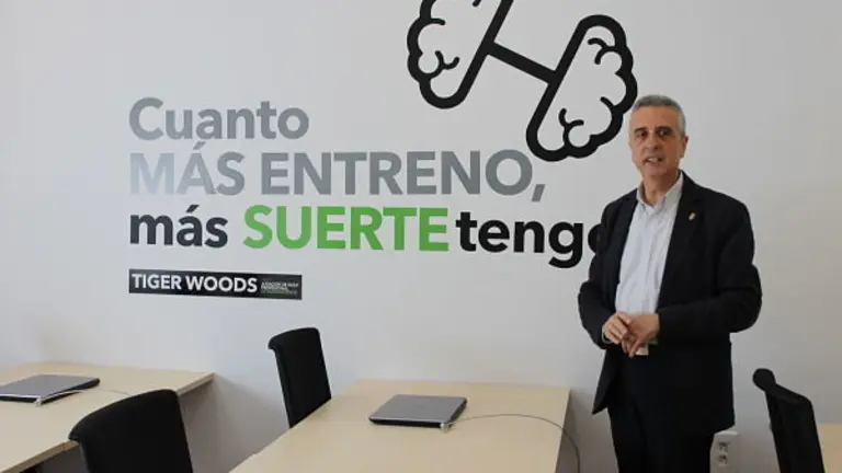 Juan P&eacute;rez, en la sala de formaci&oacute;n_opt