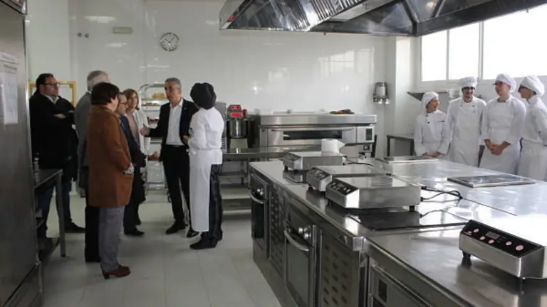Visita a las cocinas  utilizadas por el ciclo formativo_opt