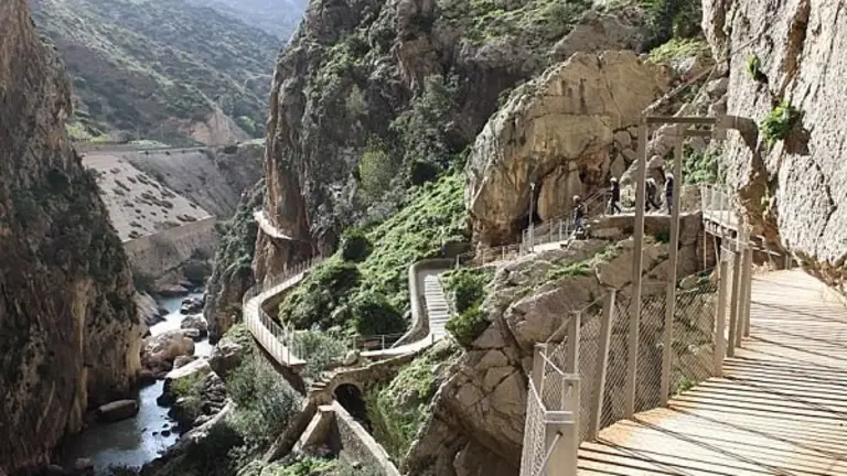 800px-Caminito_del_Rey_en_Ardales_opt