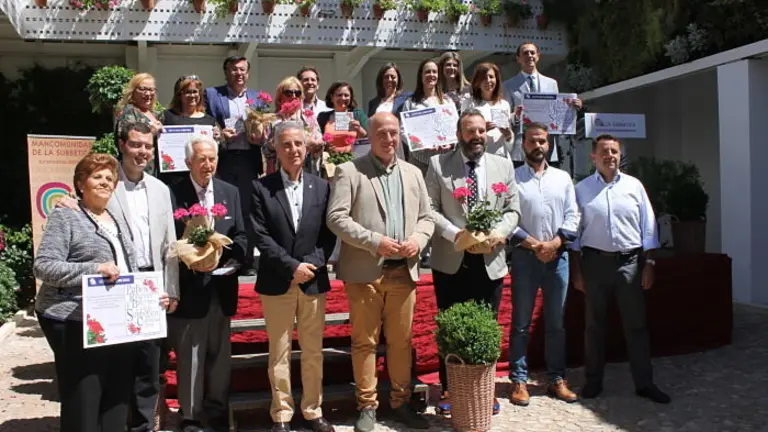 Foto de familia con ganadores y autoridades_opt
