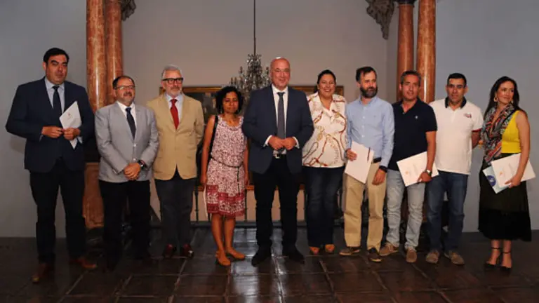 fotofirmaconvenioempleo01_opt