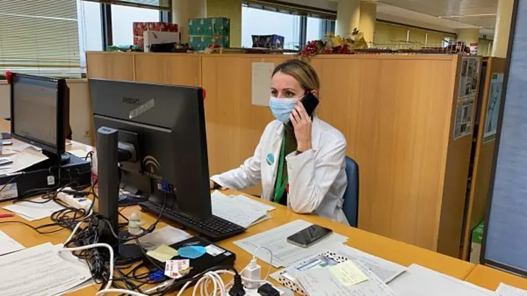 Estefan&iacute;a L&oacute;pez, enfermera del equipo de vacunaci&oacute;n covid_opt