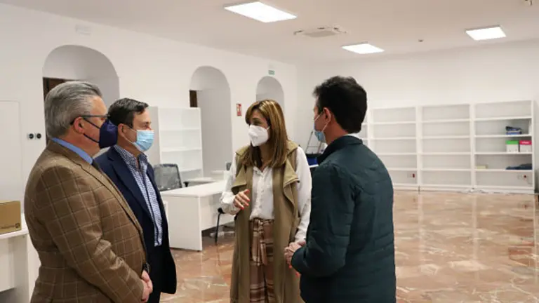 FOTO_Felisa-y-Esteban-en-nuevas-instalaciones-Recursos-Humanos_05-scaled_opt