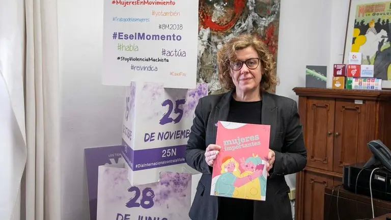 FOTO_LIBRO-MUJERES-IMPORTANTES_02-scaled (1)