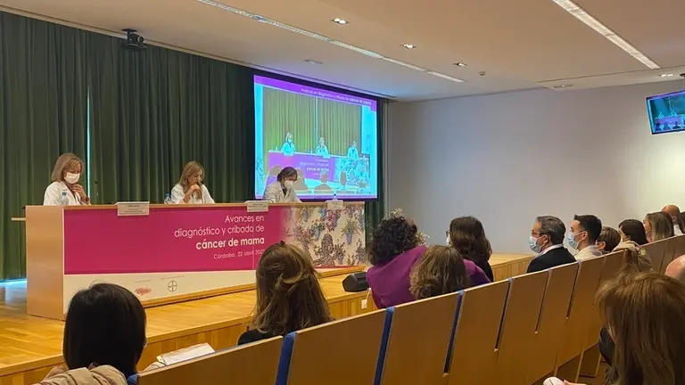 Valle Garc&iacute;a, Marina &Aacute;lvarez y Pablo P&eacute;rez durante la inauguraci&oacute;n de la jornada (1) (1)