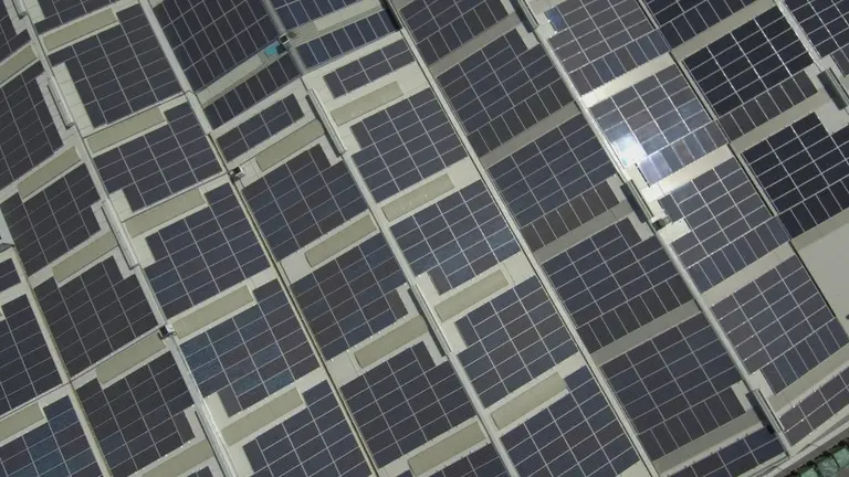 Instalaci&oacute;n de EnchufeSolar realizada en una industria (1)
