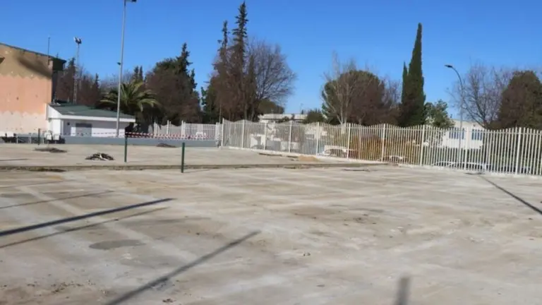 221222-Ejecucion-de-renovacion-de-las-pistas-de-tenis-9-768x512 (1)